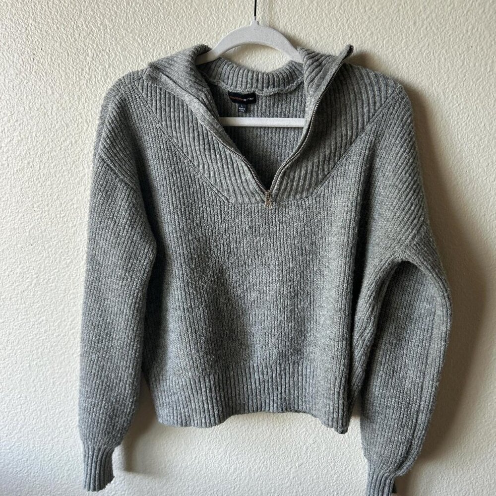 LOFT ribbed gray zip‎ sweater LG / will fit med.